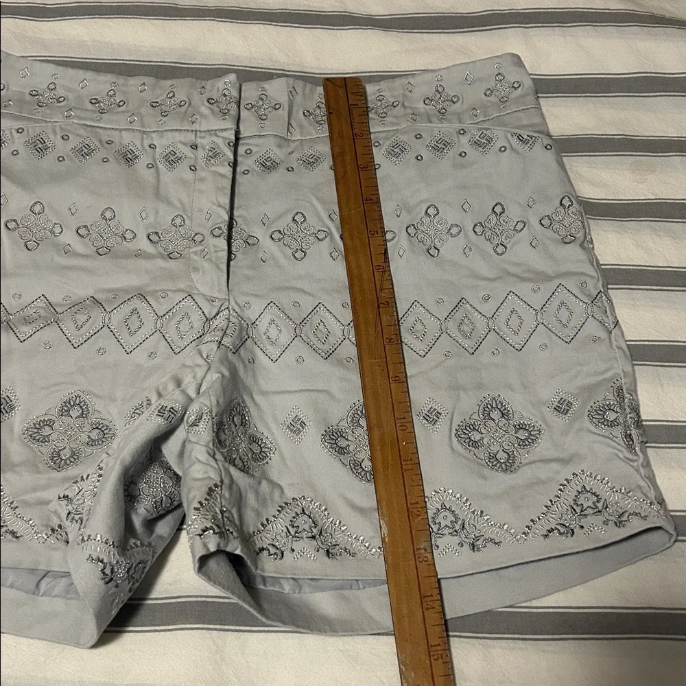 White House Black Market Gray Embroidered WHBM Women's 5” Shorts 10 - Picture 8 of 13